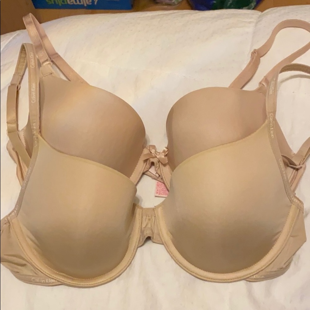 2 bras bundle Calvin Klein & Victoria’s Secret!